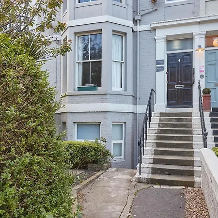 Host & - The Nest Apartamento Whitby